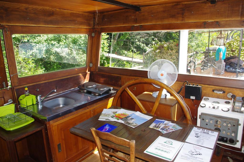 Peniche Le Hasard Bed and Breakfast Villeneuve-lès-Avignon Δωμάτιο φωτογραφία