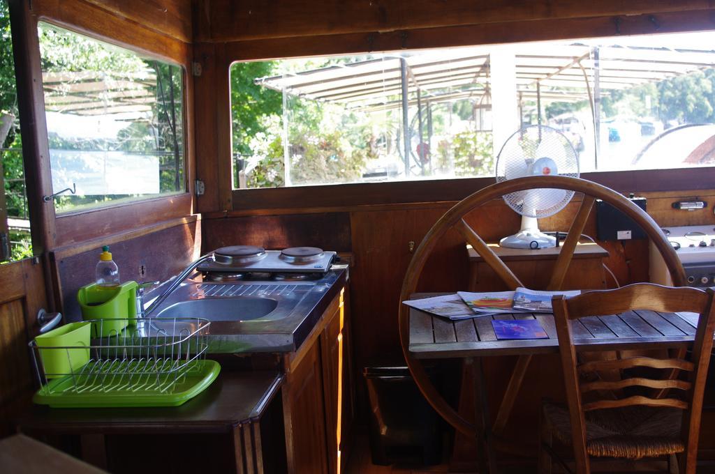 Peniche Le Hasard Bed and Breakfast Villeneuve-lès-Avignon Δωμάτιο φωτογραφία