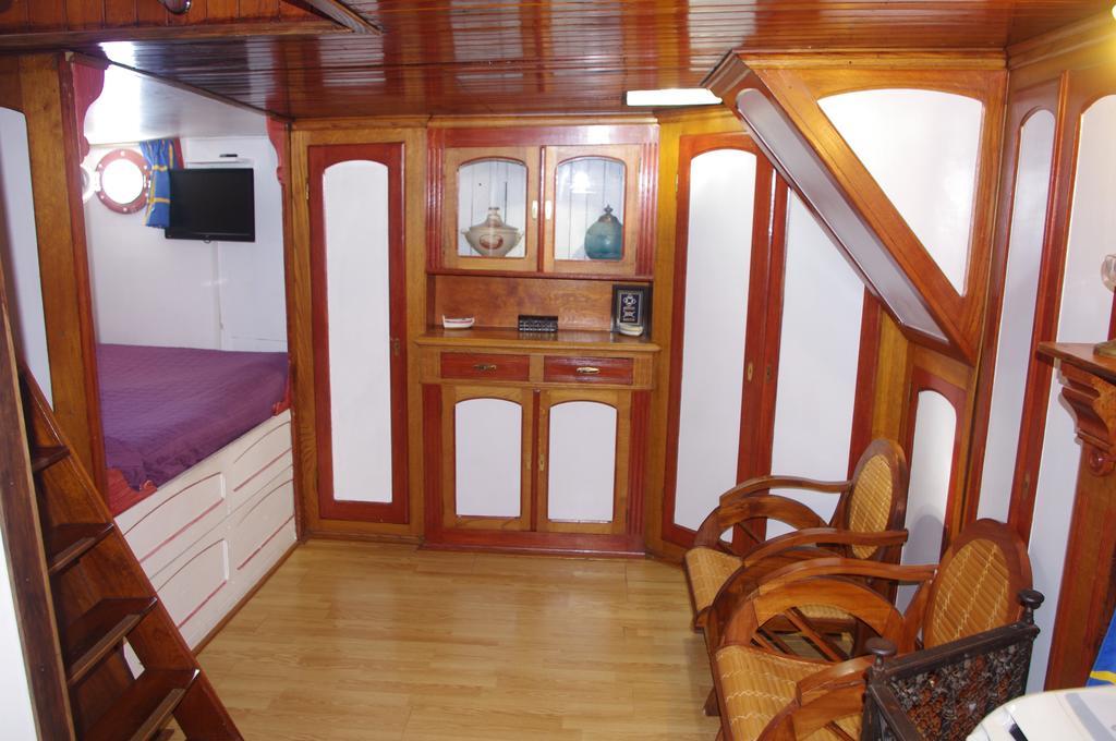 Peniche Le Hasard Bed and Breakfast Villeneuve-lès-Avignon Δωμάτιο φωτογραφία