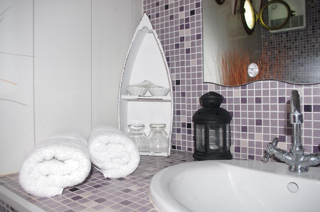 Peniche Le Hasard Bed and Breakfast Villeneuve-lès-Avignon Δωμάτιο φωτογραφία