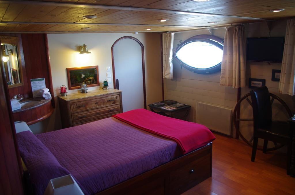 Peniche Le Hasard Bed and Breakfast Villeneuve-lès-Avignon Δωμάτιο φωτογραφία