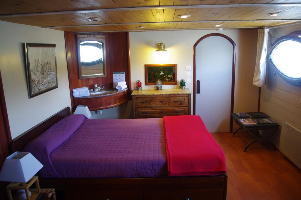 Peniche Le Hasard Bed and Breakfast Villeneuve-lès-Avignon Δωμάτιο φωτογραφία